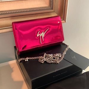 Giuseppe Zanotti Clutch with chain.